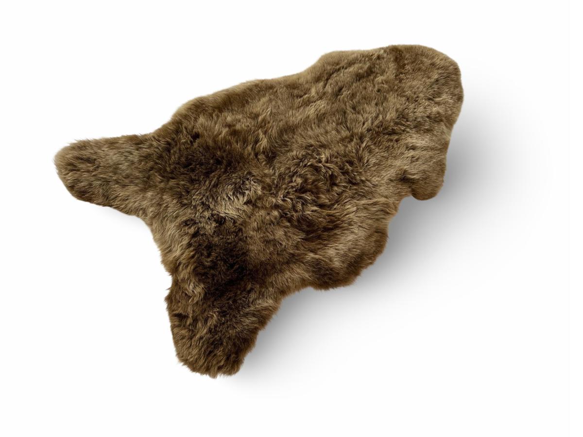 Islandská jehněčí kůže, hnědá, barvená, střižený chlup, velikost III