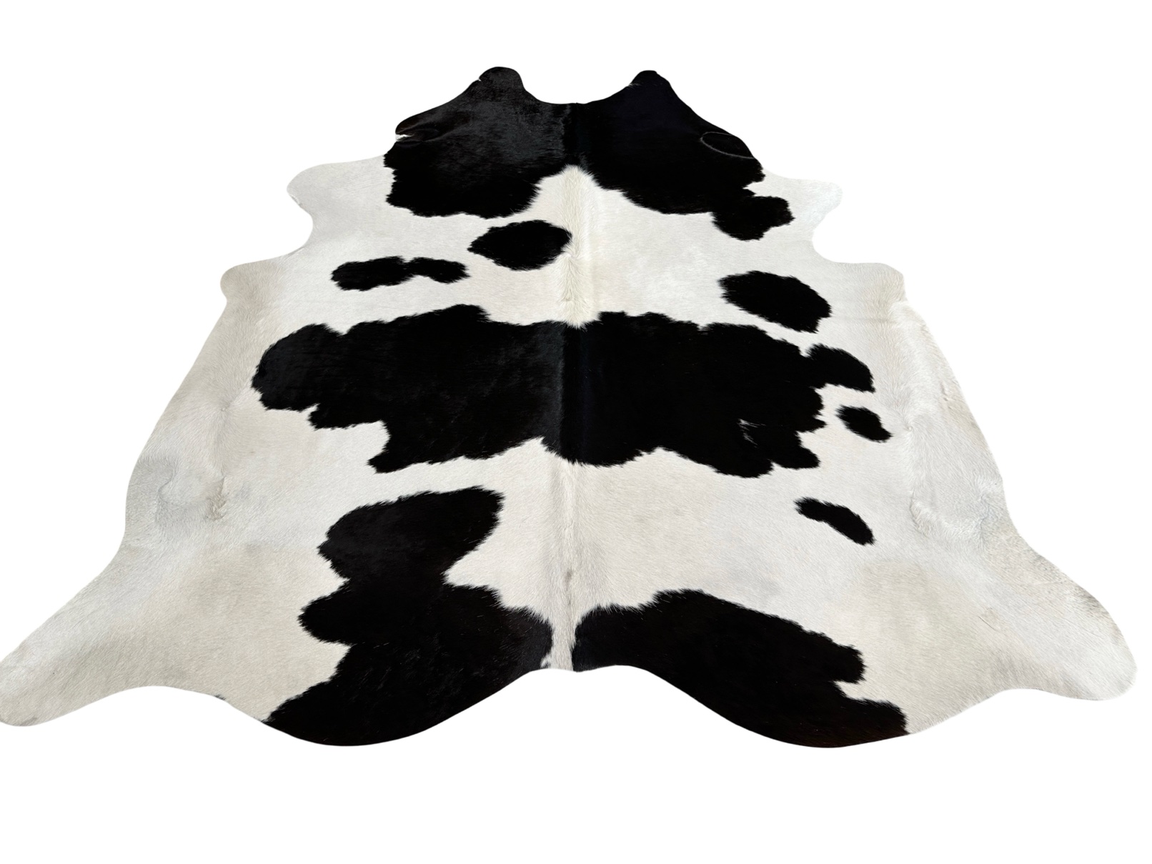 Koberec kusový hovädzia koža 4,3 m2, čiernobiela 147