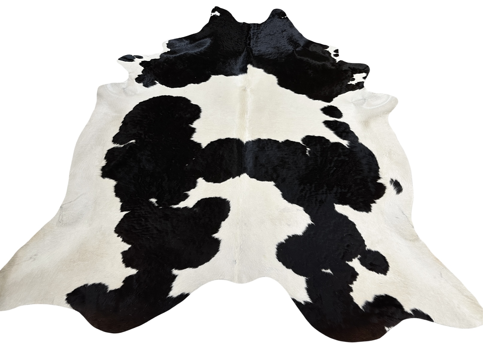 Koberec kusový hovädzia koža 4,4 m2, čiernobiela 113