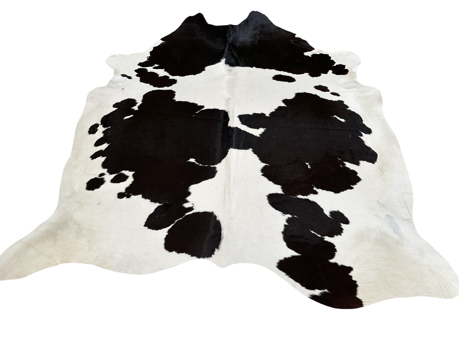 Koberec kusový hovädzia koža 4,4 m2, čiernobiela 111